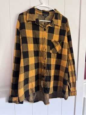 Boohoo Yellow & Black Plaid Button-Up Shirt